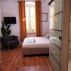 Lui krevet i doručak
